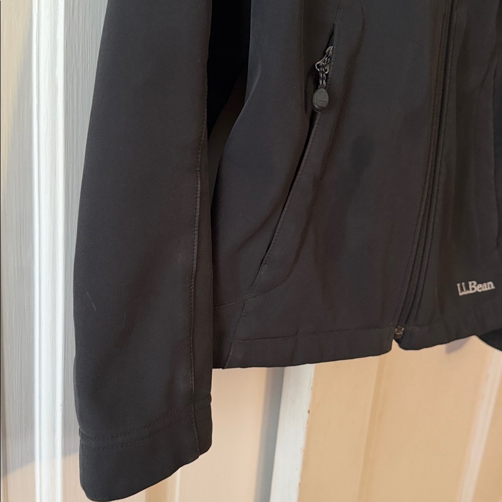 L.L. Bean Classic black Softshell Jacket - Picture 3 of 7